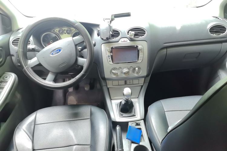 Used Ford Focus 2013 Hatchback Classic 1.8L Manual Base Model Center Console