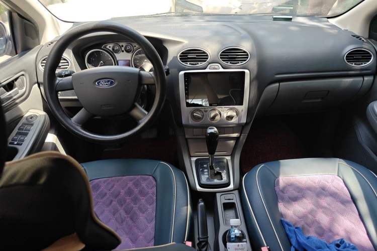 Used Ford Focus 2013 Hatchback Classic 1.8L Automatic Base Model Center Console