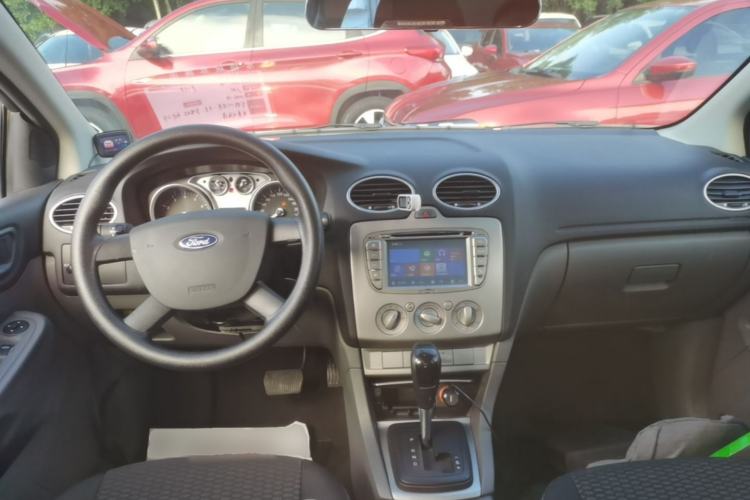 Used Ford Focus 2013 Hatchback Classic 1.8L Automatic Base Model Center Console