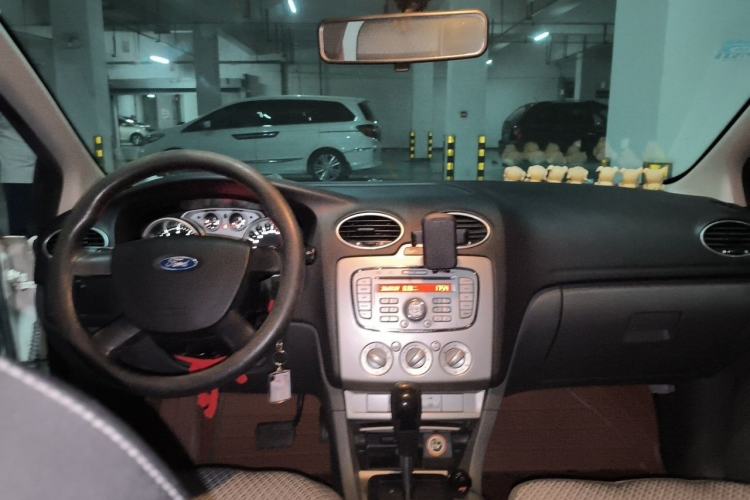 Used Ford Focus 2013 Hatchback Classic 1.8L Automatic Base Model Center Console
