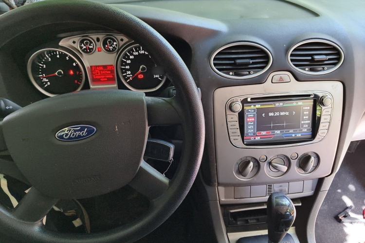 Used Ford Focus 2013 Hatchback Classic 1.8L Automatic Base Model Center Console