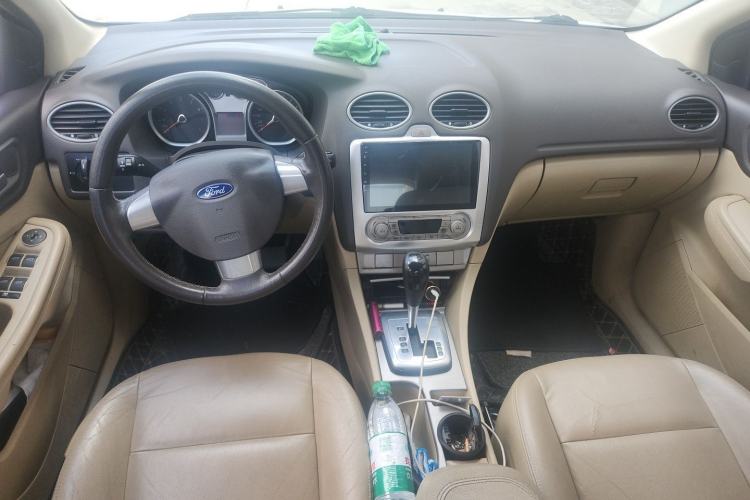 Used Ford Focus 2013 Hatchback Classic 1.8L Automatic Fashion Edition Center Console