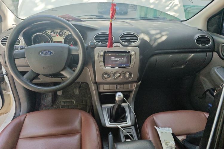 Used Ford Focus 2013 Hatchback Classic 1.8L Manual Base Model Center Console