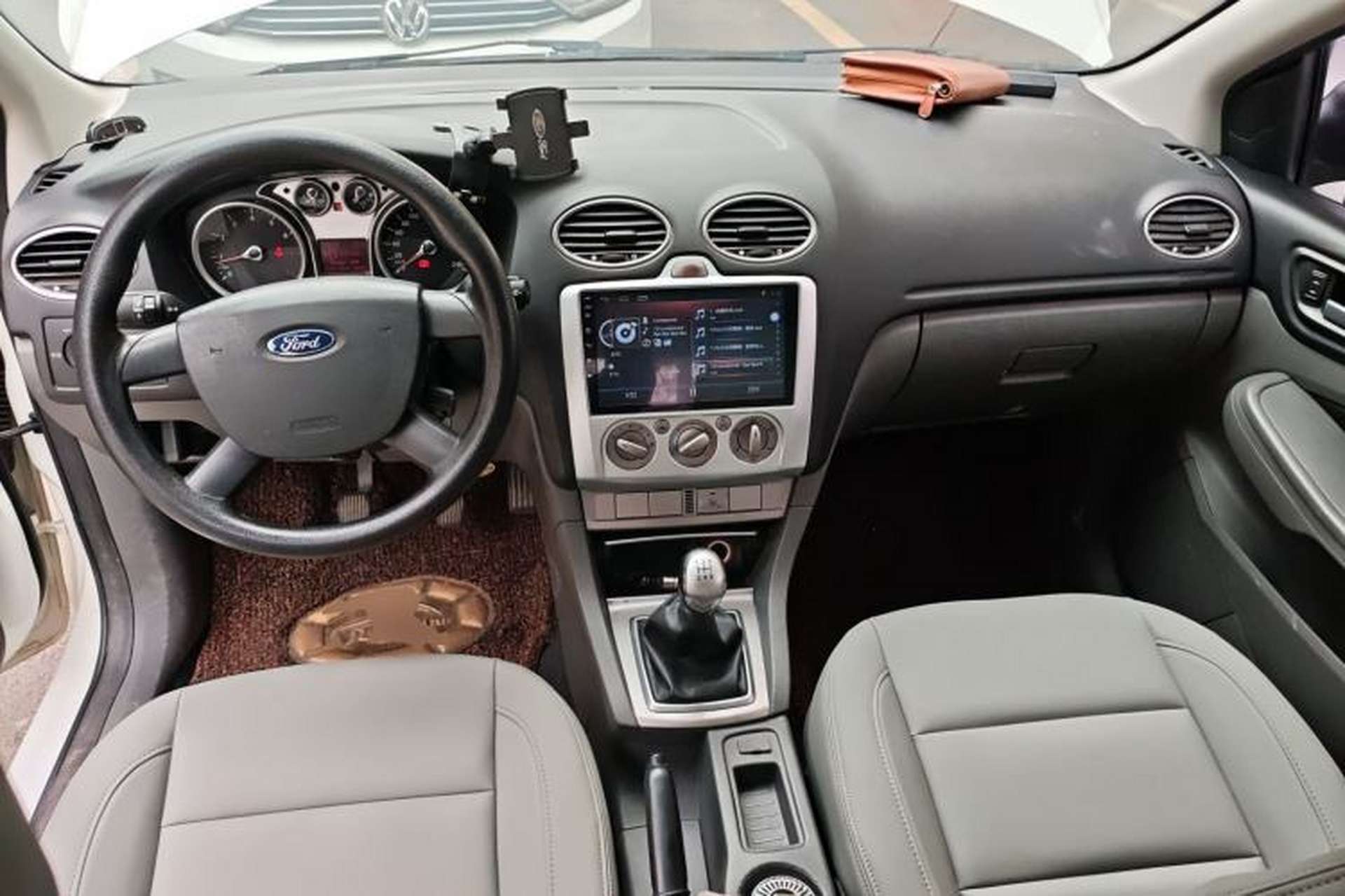 Used Ford Focus 2013 Hatchback Classic 1.8L Manual Base Model Center Console