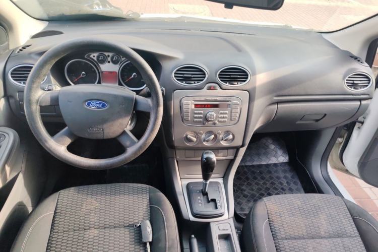 Used Ford Focus 2013 Hatchback Classic 1.8L Automatic Base Model Center Console