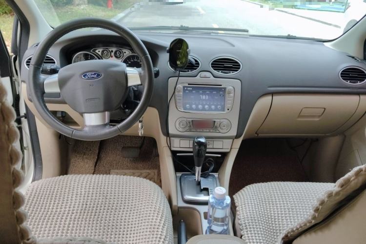 Used Ford Focus 2013 Hatchback Classic 1.8L Automatic Fashion Edition Center Console