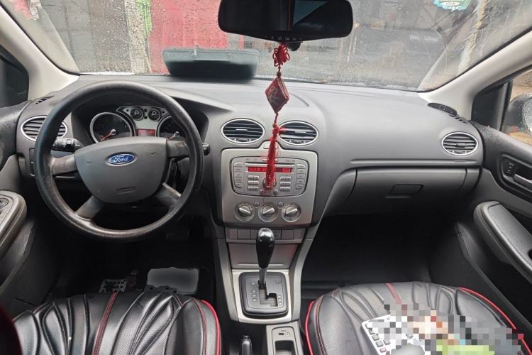 Used Ford Focus 2013 Hatchback Classic 1.8L Automatic Base Model Center Console