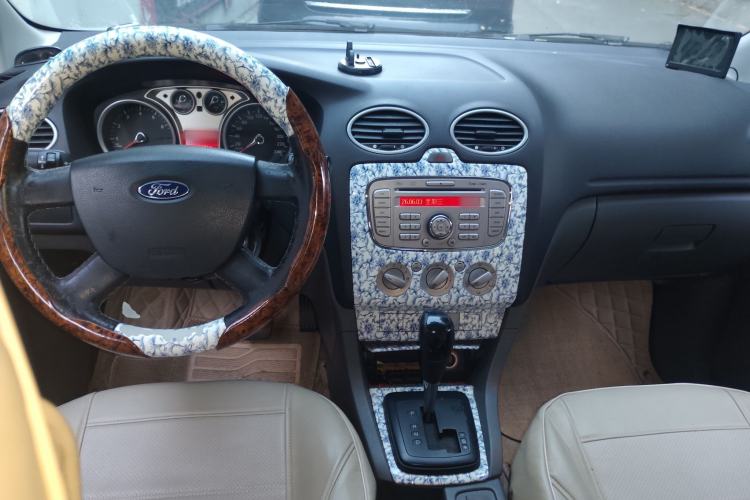 Used Ford Focus 2013 Hatchback Classic 1.8L Automatic Base Model Center Console
