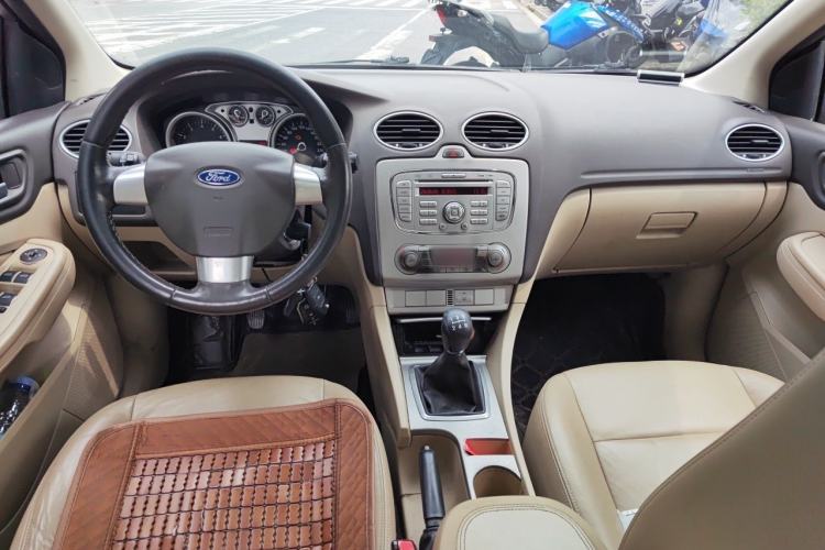 Used Ford Focus 2013 Hatchback Classic 1.8L Manual Fashion Edition Center Console