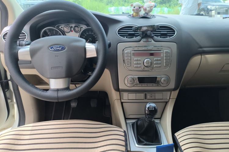 Used Ford Focus 2013 Hatchback Classic 1.8L Manual Fashion Edition Center Console