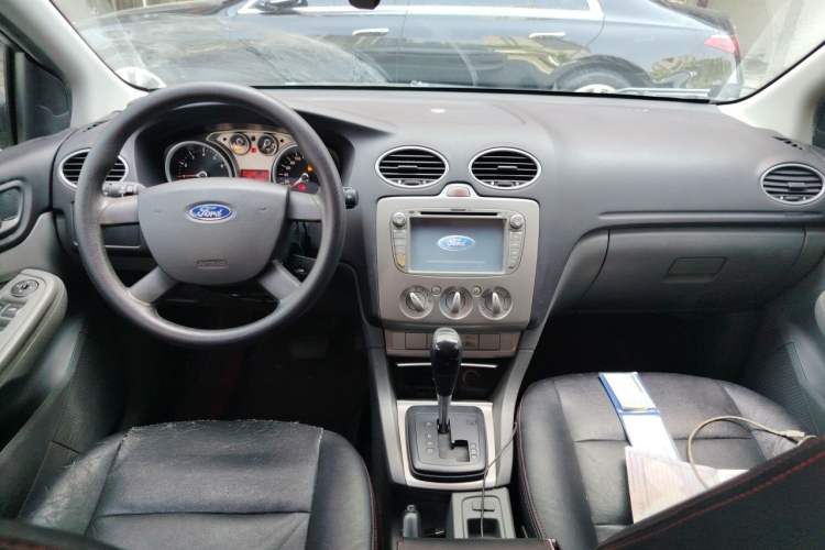 Used Ford Focus 2013 Hatchback Classic 1.8L Automatic Base Model Center Console