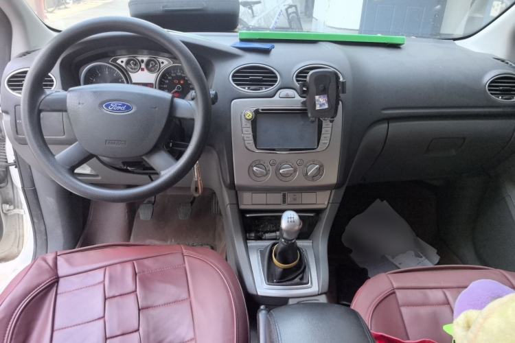 Used Ford Focus 2013 Hatchback Classic 1.8L Manual Base Model Center Console