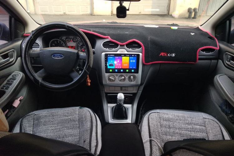 Used Ford Focus 2013 Hatchback Classic 1.8L Manual Base Model Center Console