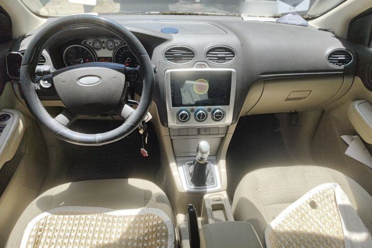 Used Ford Focus 2013 Sedan Classic 1.8L Manual Base Model Center Console