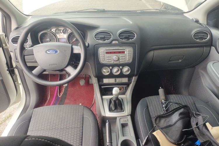 Used Ford Focus 2013 Hatchback Classic 1.8L Manual Base Model Center Console