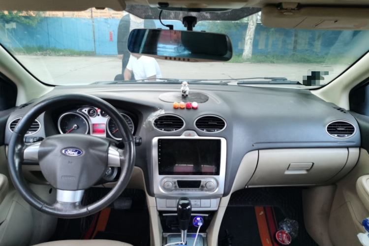 Used Ford Focus 2013 Hatchback Classic 1.8L Automatic Fashion Edition Center Console