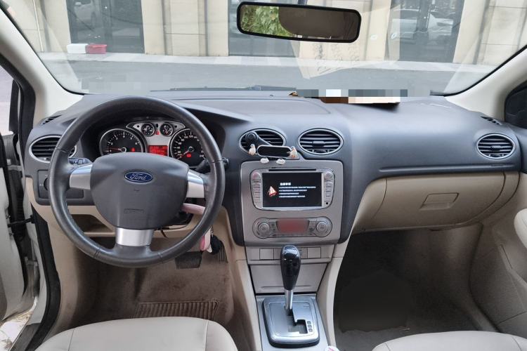 Used Ford Focus 2013 Hatchback Classic 1.8L Automatic Fashion Edition Center Console