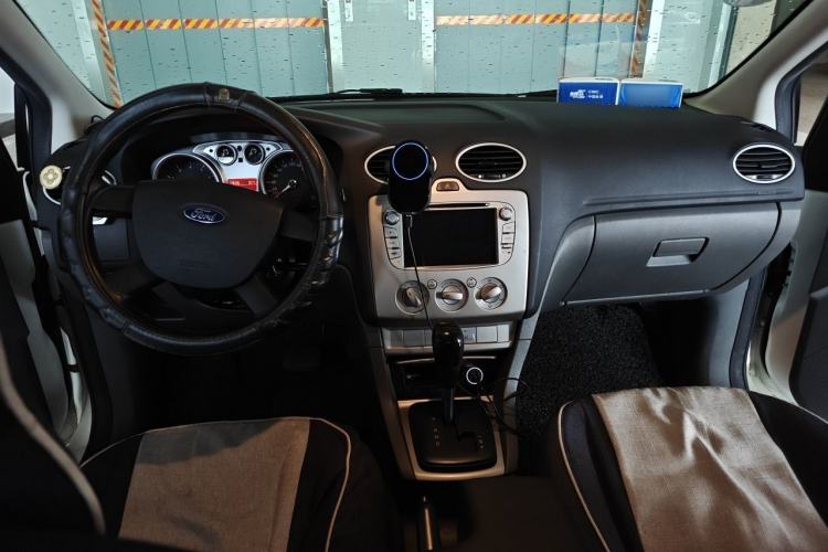 Used Ford Focus 2013 Hatchback Classic 1.8L Automatic Base Model Center Console