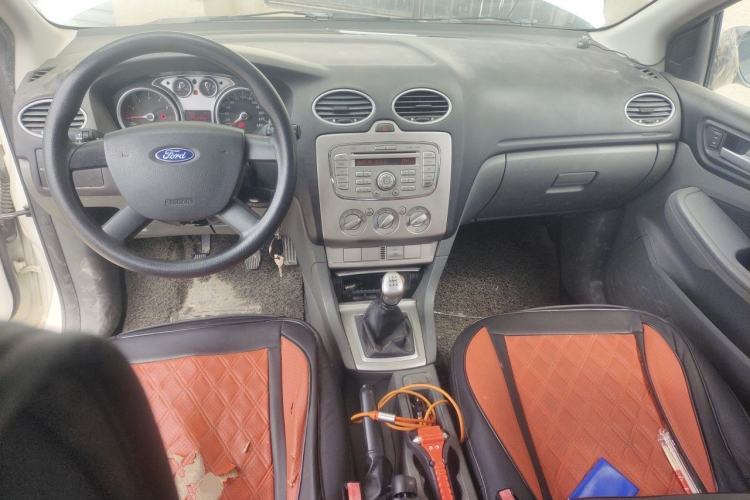 Used Ford Focus 2013 Hatchback Classic 1.8L Manual Base Model Center Console