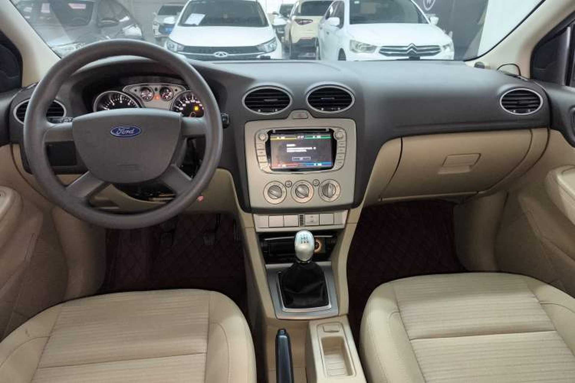 Used Ford Focus 2013 Sedan Classic 1.8L Manual Base Model Center Console