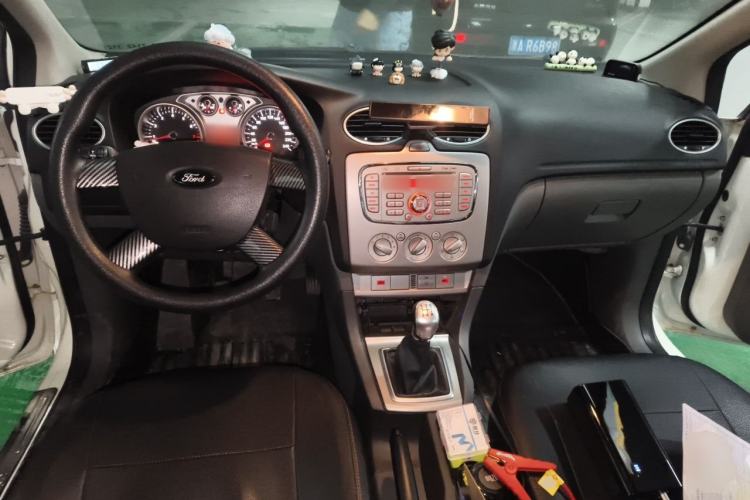 Used Ford Focus 2013 Hatchback Classic 1.8L Manual Base Model Center Console