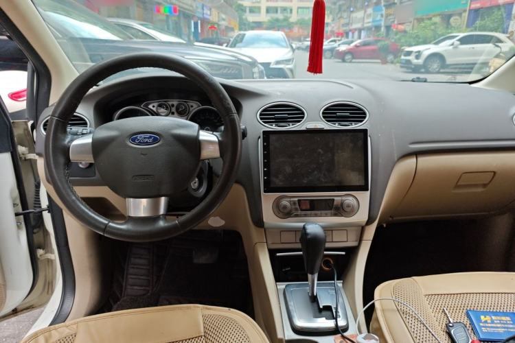 Used Ford Focus 2013 Hatchback Classic 1.8L Automatic Fashion Edition Center Console