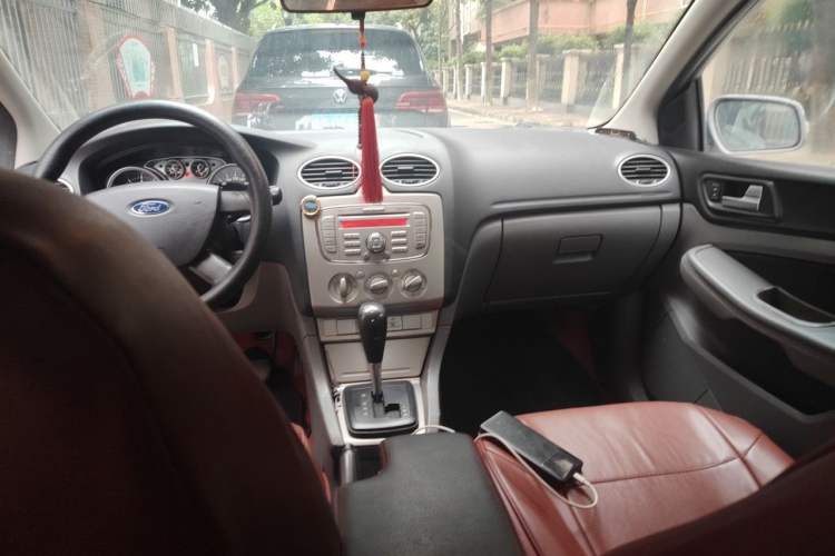 Used Ford Focus 2013 Hatchback Classic 1.8L Automatic Base Model Center Console
