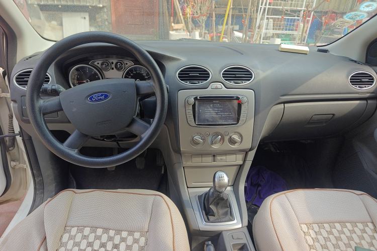 Used Ford Focus 2013 Hatchback Classic 1.8L Manual Base Model Center Console