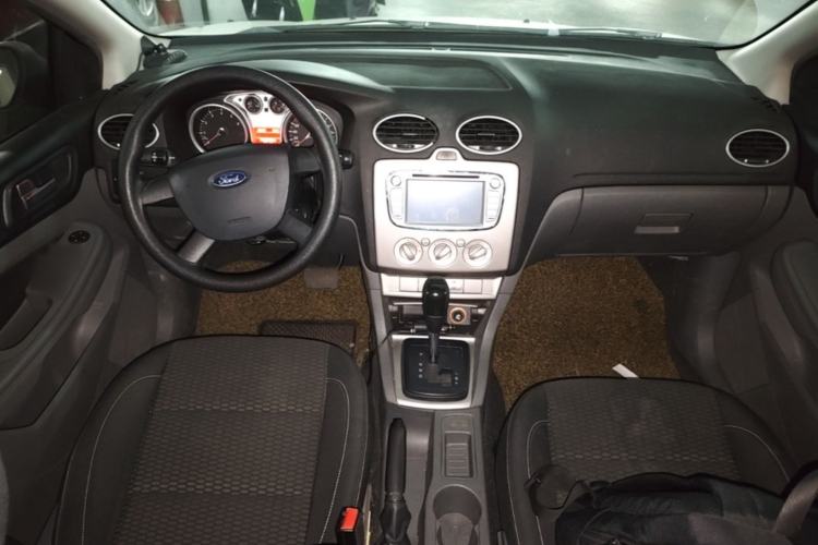 Used Ford Focus 2013 Hatchback Classic 1.8L Automatic Base Model Center Console