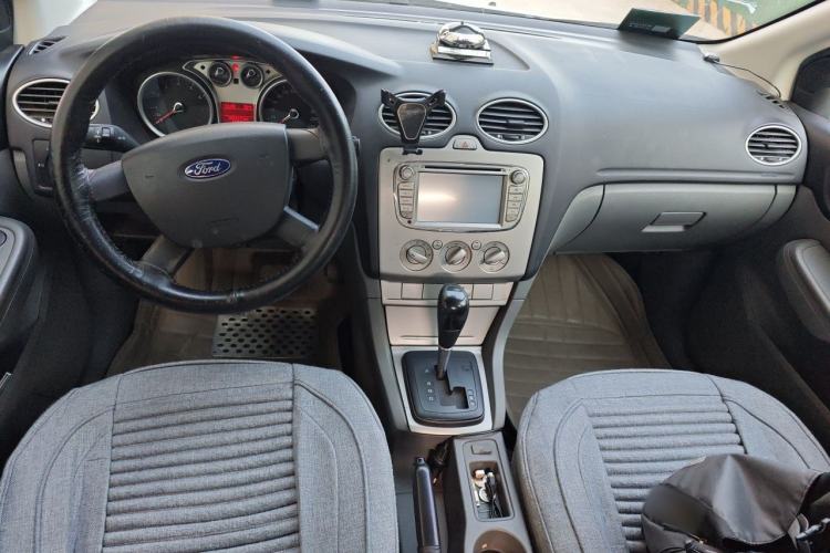 Used Ford Focus 2013 Hatchback Classic 1.8L Automatic Base Model Center Console