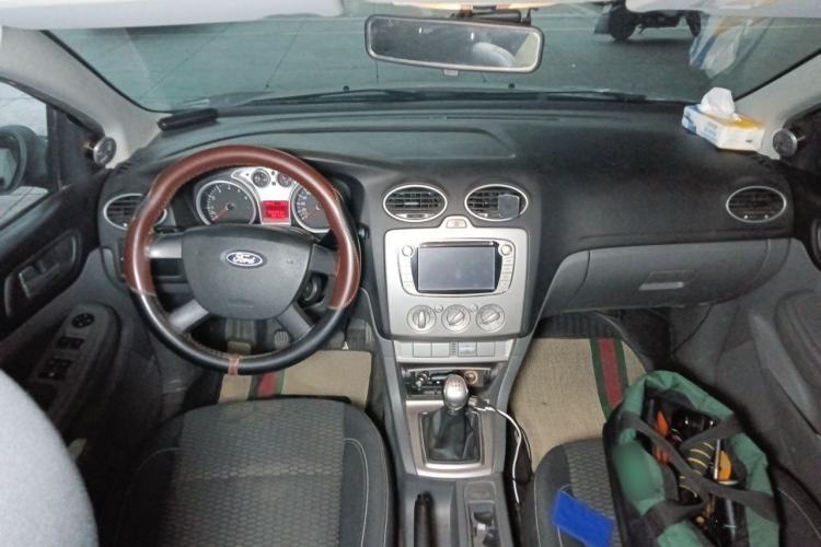 Used Ford Focus 2013 Hatchback Classic 1.8L Manual Base Model Center Console