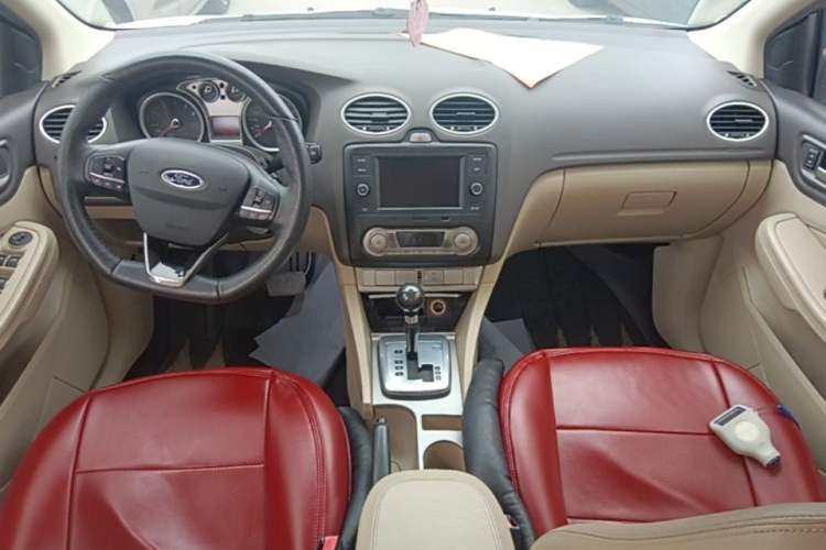 Used Ford Focus 2013 Hatchback Classic 1.8L Automatic Fashion Edition Center Console