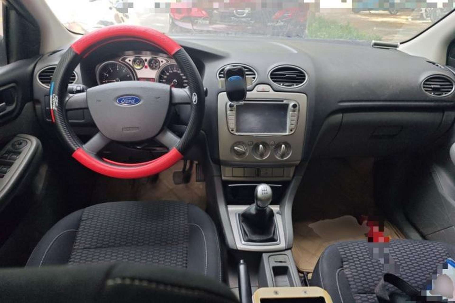 Used Ford Focus 2013 Hatchback Classic 1.8L Manual Base Model Center Console