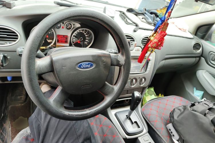 Used Ford Focus 2013 Hatchback Classic 1.8L Automatic Base Model Center Console