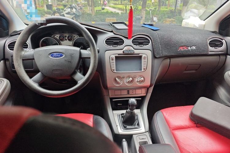 Used Ford Focus 2013 Hatchback Classic 1.8L Manual Base Model Center Console