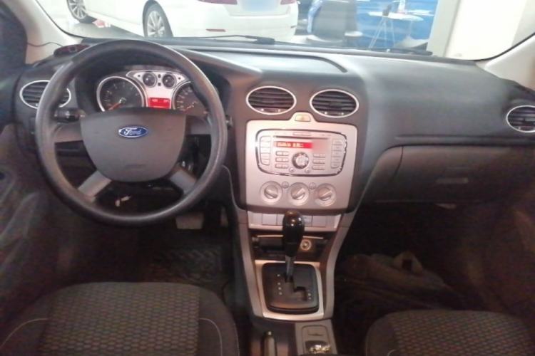 Used Ford Focus 2013 Hatchback Classic 1.8L Automatic Base Model Center Console