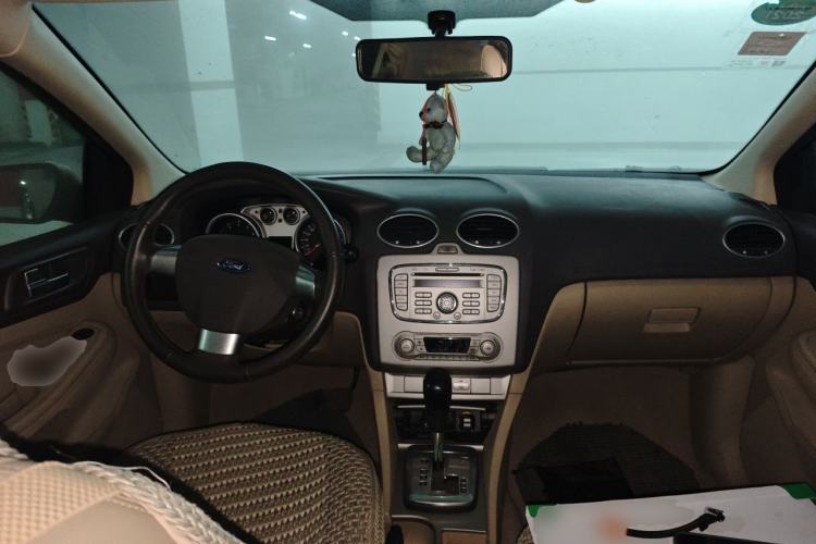 Used Ford Focus 2013 Hatchback Classic 1.8L Automatic Fashion Edition Center Console