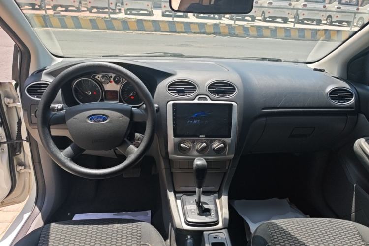 Used Ford Focus 2013 Hatchback Classic 1.8L Automatic Base Model Center Console