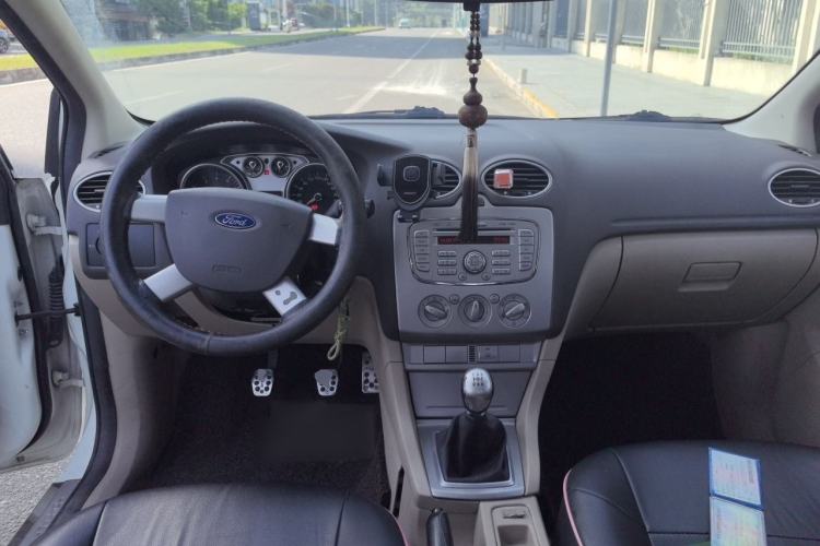 Used Ford Focus 2013 Sedan Classic 1.8L Manual Base Model Center Console