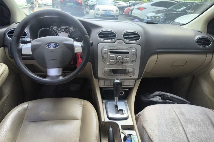 Used Ford Focus 2013 Hatchback Classic 1.8L Automatic Fashion Edition Center Console