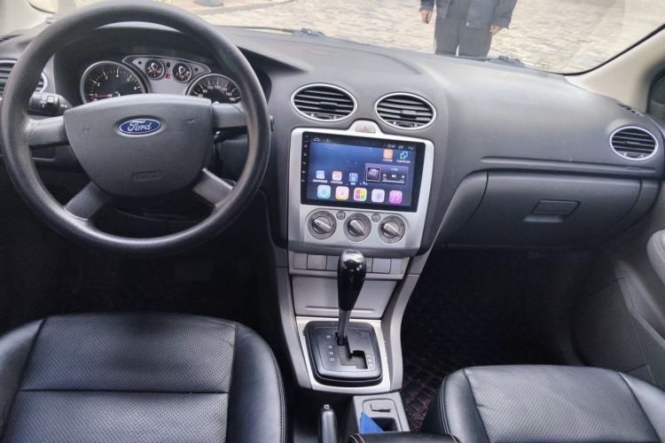 Used Ford Focus 2013 Hatchback Classic 1.8L Automatic Base Model Center Console