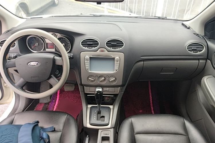 Used Ford Focus 2013 Hatchback Classic 1.8L Automatic Base Model Center Console