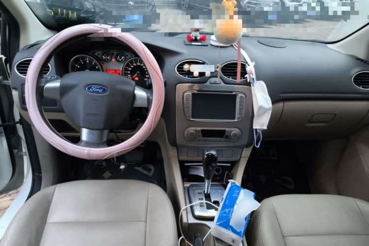 Used Ford Focus 2013 Hatchback Classic 1.8L Automatic Fashion Edition Center Console