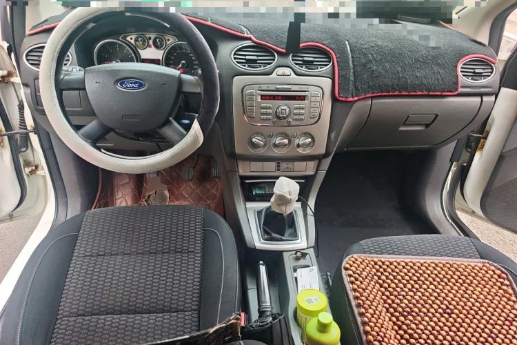 Used Ford Focus 2013 Hatchback Classic 1.8L Manual Base Model Center Console