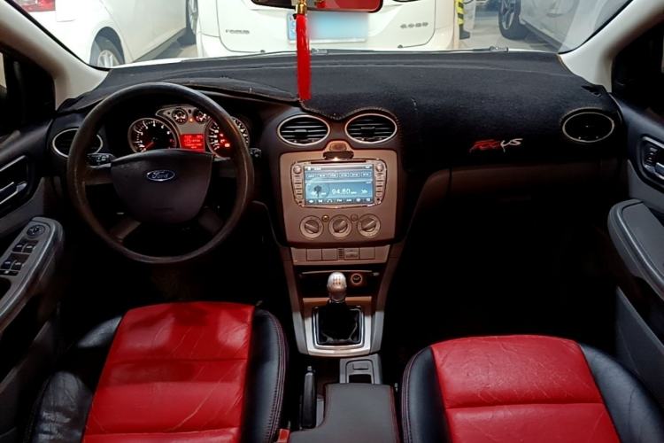 Used Ford Focus 2013 Hatchback Classic 1.8L Manual Base Model Center Console