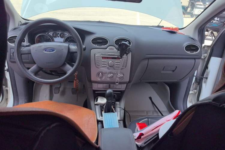 Used Ford Focus 2013 Hatchback Classic 1.8L Manual Base Model Center Console