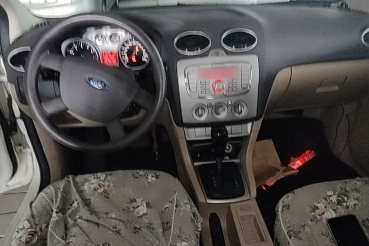 Used Ford Focus 2013 Sedan Classic 1.8L Automatic Base Model Center Console