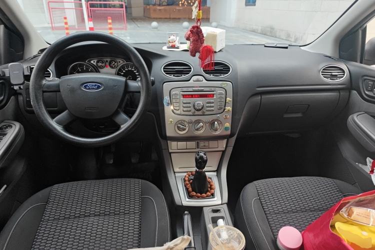Used Ford Focus 2013 Hatchback Classic 1.8L Manual Base Model Center Console
