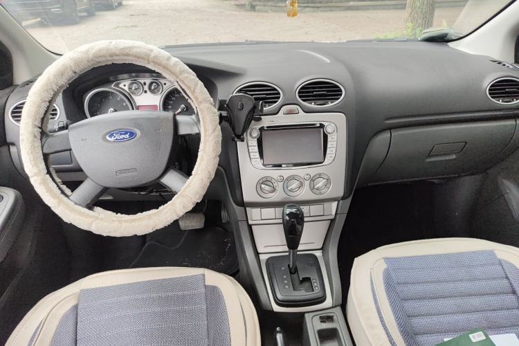 Used Ford Focus 2013 Hatchback Classic 1.8L Automatic Base Model Center Console