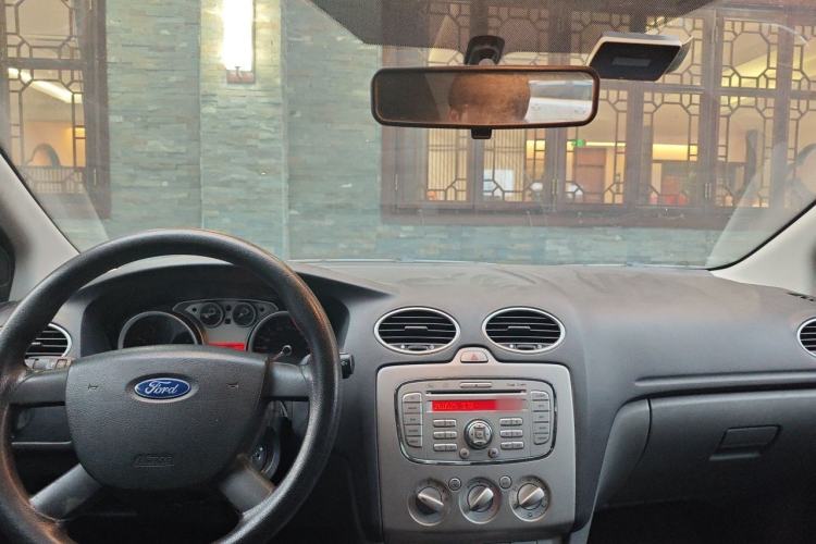 Used Ford Focus 2013 Hatchback Classic 1.8L Manual Base Model Center Console